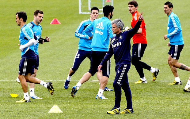 José Mourinho treino Real Madrid (Foto: EFE)