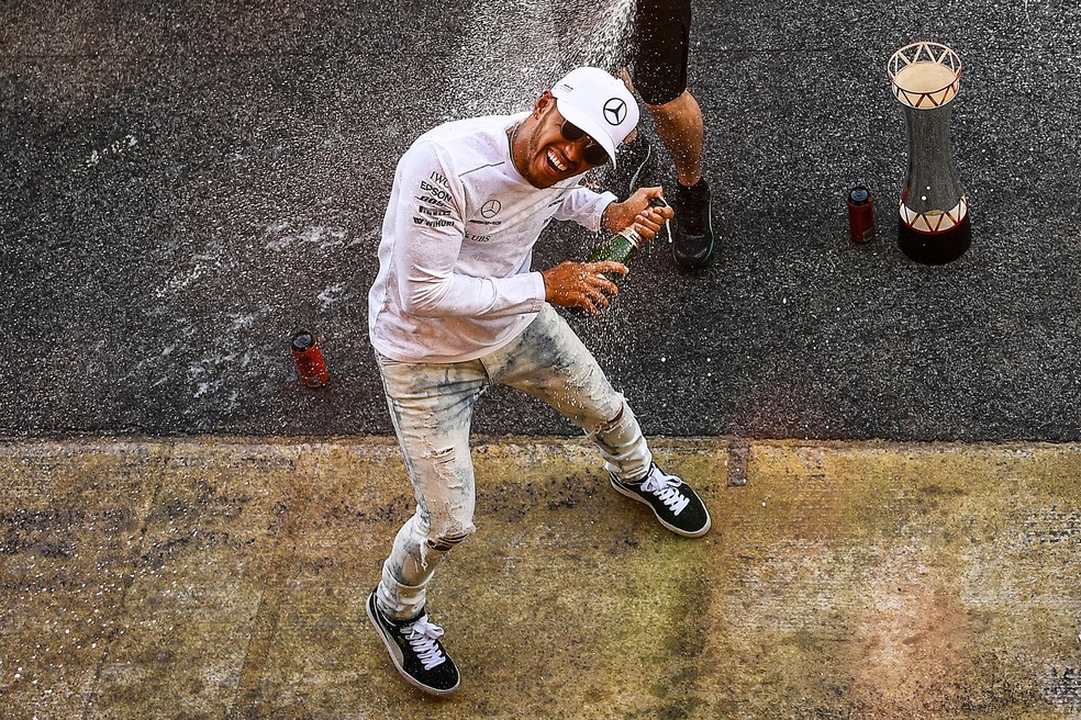 Lewis Hamilton  comemorou bastante a segunda vitória na temporada (Foto: Getty Images)