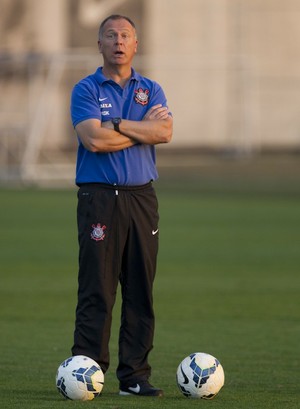 Com time definido, Mano relaciona 22 jogadores para clássico na Arena