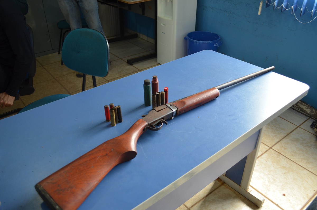 Três homens são presos com arma e munições em fazenda de ... - Globo.com