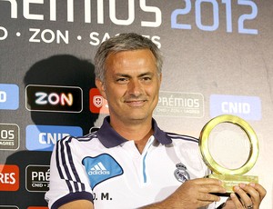 José Mourinho ganha prêmio em Lisboa (Foto: EFE)