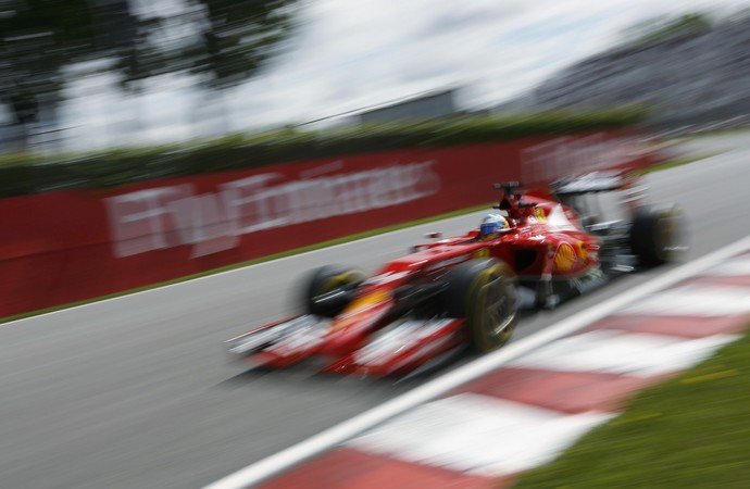 Fernando Alonso acelera sua Ferrari em Montreal, palco do GP do Canadá (Foto: Reuters)