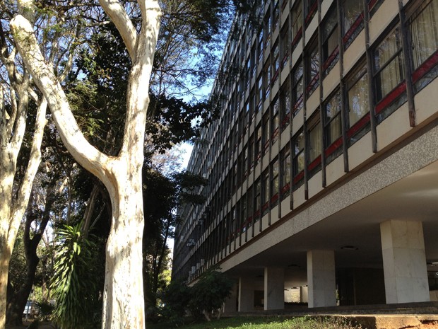 Edifício na Asa Norte, em Brasília, onde fica o apartamento funcional ocupado por familiares do deputado Natan Donadon (Foto: Felipe Néri / G1)