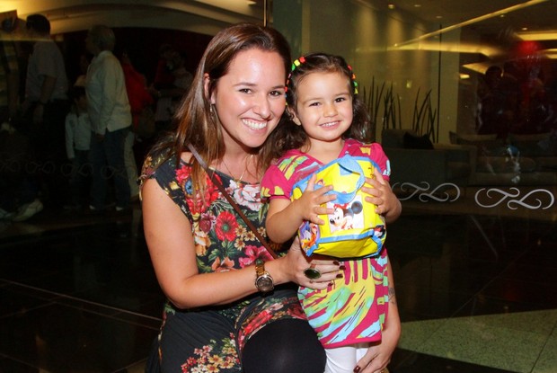Mariana Belém com a filha Laura (Foto: Paduardo / AgNews)
