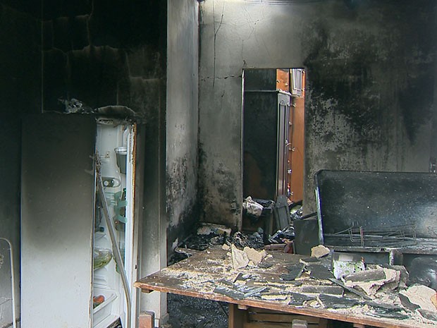 Incêndio casa mata crianças Barroso-MG 1 (Foto: Reprodução/TV Integração) Incêndio casa mata crianças Barroso-MG 1 (Foto: Reprodução/TV Integração)