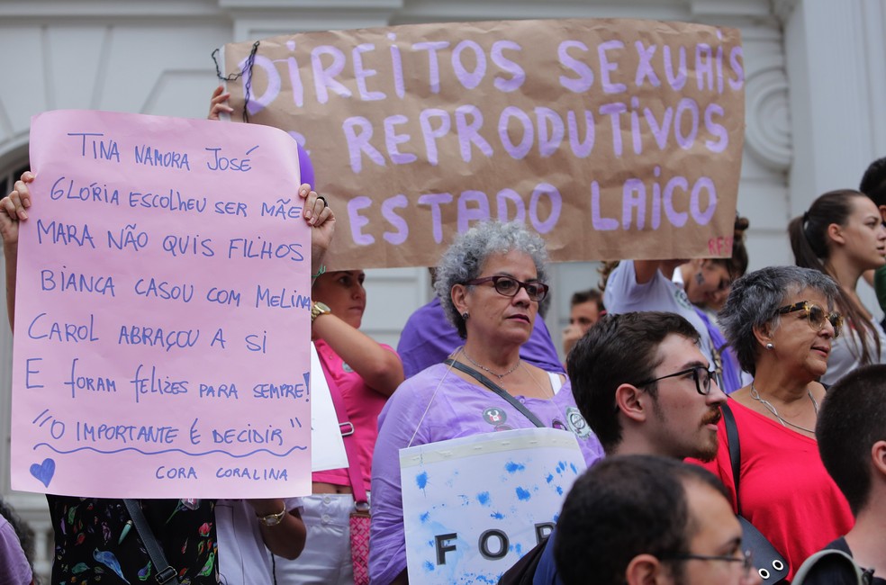 Mulheres fazem ato feminista em Curitiba (Foto: Giuliano Gomes/Agência PR Press)