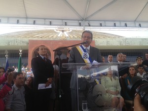 Marcelo Miranda discursa em frente ao Palácio Araguaia (Foto: Marcos Martins/G1)