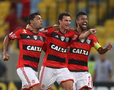 Andre Santos, Elano e Leo Moura gol, Flamengo x Emelec (Foto: AP)