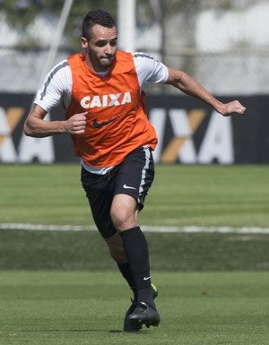 Tite mistura jogadores e trabalha bola aérea com Renato Augusto