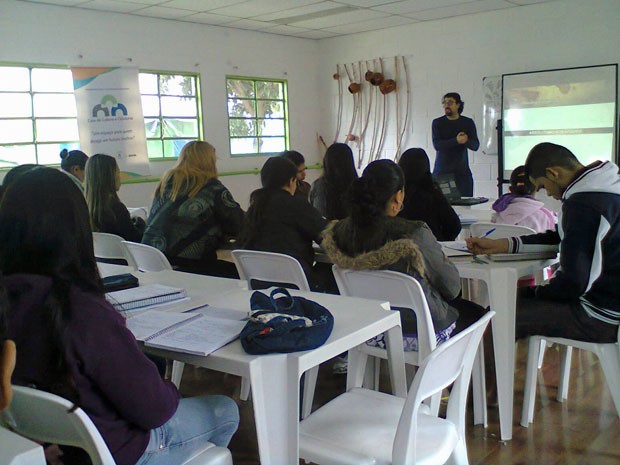 Aulas no cursinho da Vila Guaciru ocorrem aos sábados (Foto: Arquivo pessoal) Aulas no cursinho da Vila Guaciru ocorrem aos sábados (Foto: Arquivo pessoal)