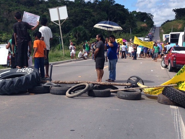 Protesto ocorreu na manhã desta segunda-feira (20) na 174 (Foto: Ana Graziela Maia/Rádio Amazonas FM)