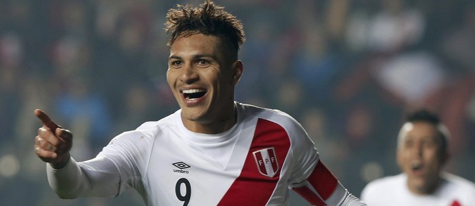 Guerrero gol peru paraguai (Foto: Reuters )
