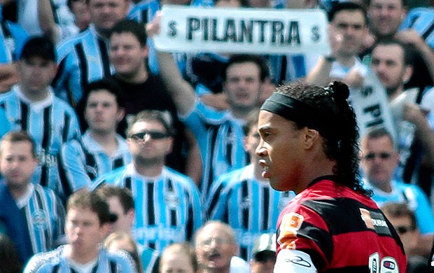 Ronaldinho no jogo do Flamengo contra o Grêmio (Foto: Ag. Estado)