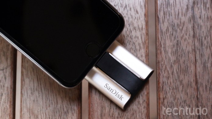 iXpand é um pendrive que dá mais espaço para o iPhone e iPad (Foto: Lucas Mendes/TechTudo) iXpand é um pendrive que dá mais espaço para o iPhone e iPad (Foto: Lucas Mendes/TechTudo)