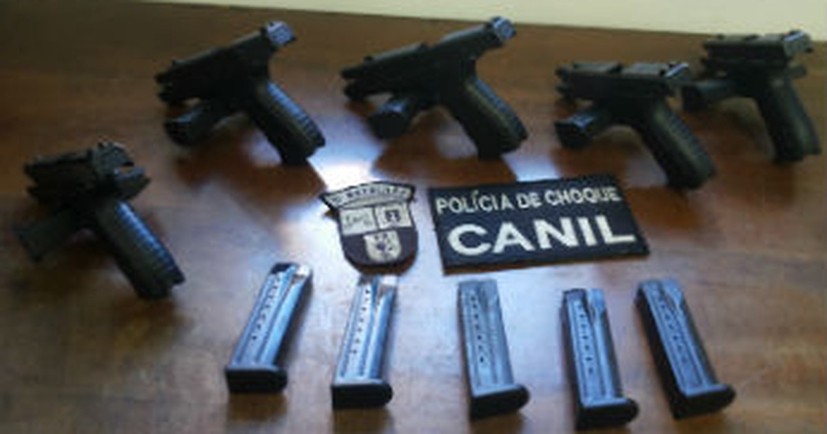 G1 Mulher é Presa Com Cinco Pistolas De Uso Exclusivo Das Forças