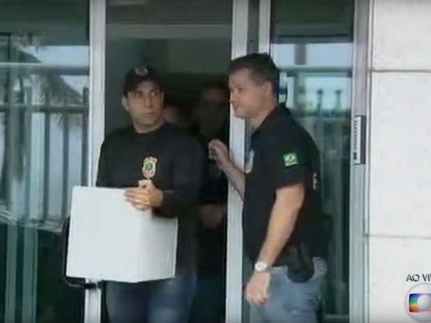 PF faz buscas na casa de Fernando Cavendish, no Leblon (Foto: Reprodução/TV Globo)