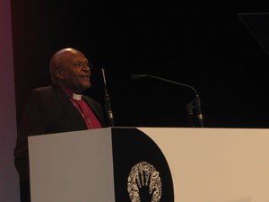 'A mídia é poderosa e pode usar seu poder para o bem da sociedade', afirmou Desmond Tutu (Foto: Gabriela Gasparin/G1)