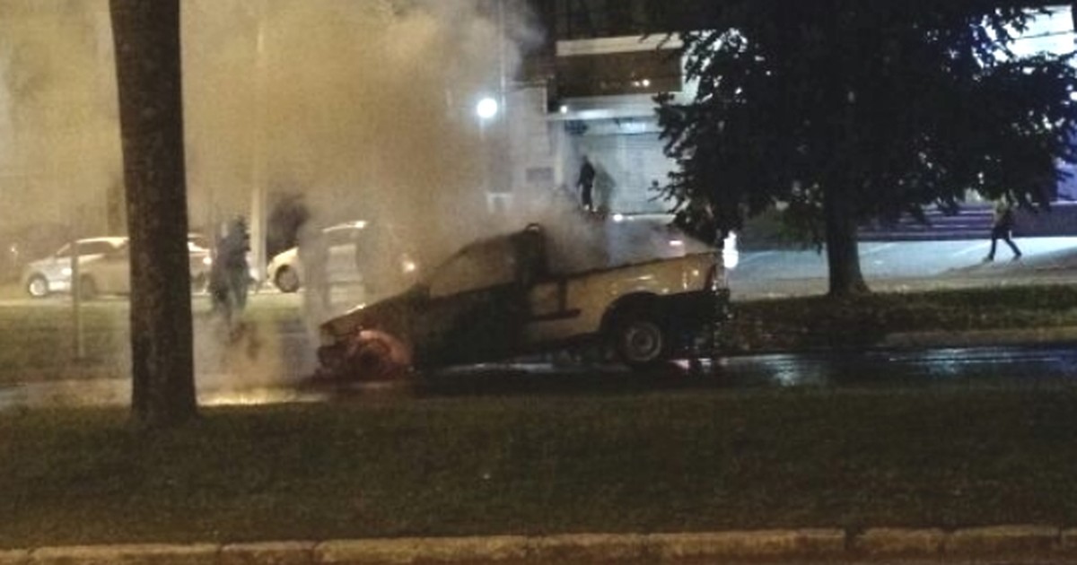 G Quatro Carros De Passeio Pegam Fogo Em Diferentes Pontos De