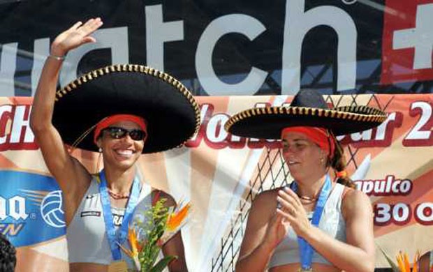 Juliana e Larissa Circuito Mundial Acapulco 2005 (Foto: Divulgação/FIVB)
