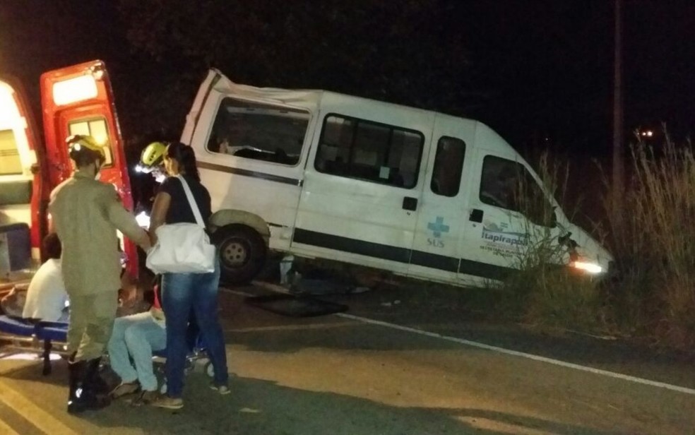 Acidente na GO-070 deixou três mortos e ao menos sete pessoas feridas na cidade de Goiás (Foto: Reprodução/Corpo de Bombeiros)