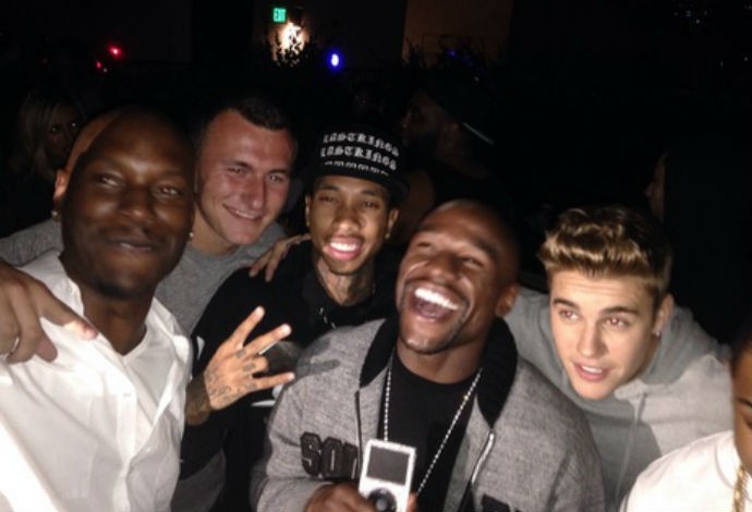 Mayweather e Justin Bieber em Beverly Hills (Foto: Reprodução Twitter)