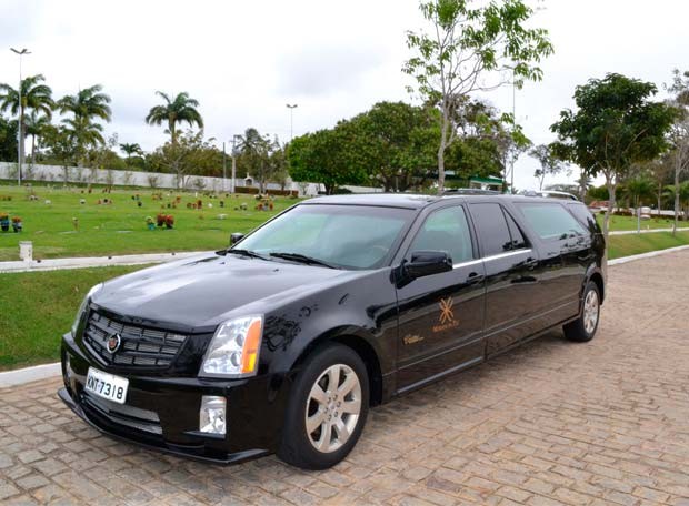 G1 - Cadillac Limousine é adaptado para dar luxo a cortejos fúnebres em  Natal - notícias em Rio Grande do Norte