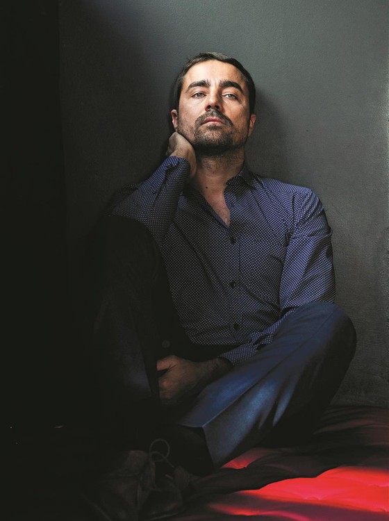O ator português Ricardo Pereira tem se divertido com o botânico Ferdinando, da novela das seis da Globo (Foto: Divulgação)
