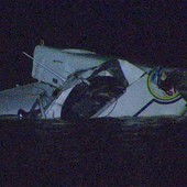 Avião cai em represa 
e dois morrem (Avião cai em represa 
e dois morrem (Reprodução/EPTV))