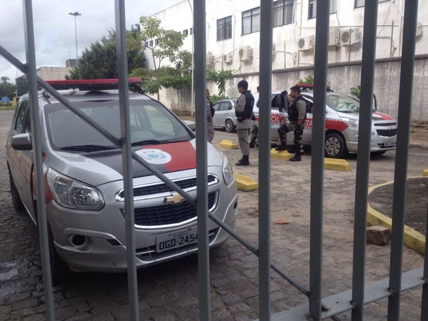 Polícia reforçou segurança no Centro Administrativo estadual, em João Pessoa (Foto: Walter Paparazzo/G1)