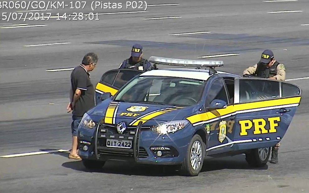 Homem foi preso no km 107 da BR-060, em Goianápolis, Goiás (Foto: Divulgação/PRF)