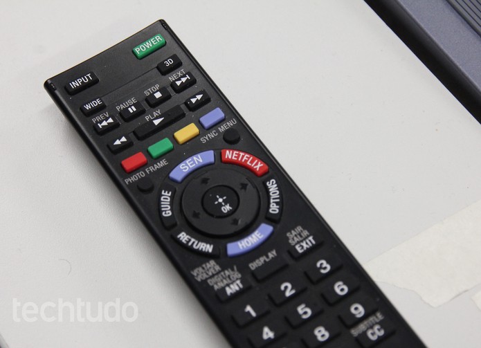 TVs 4K da Sony têm suporte à Internet e controle vem com ícone do Netfix (Foto: TechTudo/ Taysa Coelho)