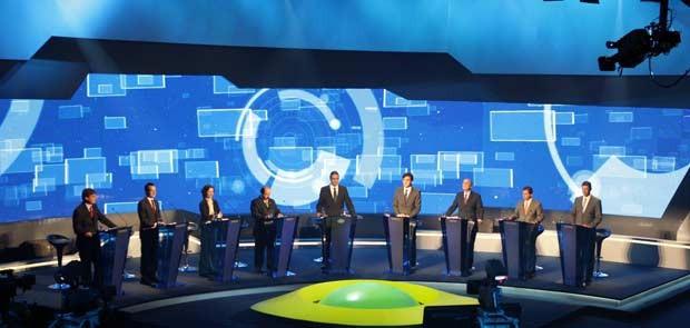 Primeiro debate entre os candidatos à Prefeitura da capital paulista em estúdio da TV Bandeirantes, na zona sul de São Paulo, nesta quinta-feira. (Foto: JF Diorio/AE)