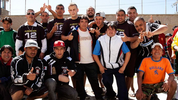 torcedores do corinthians prisão de San Pedro Oruro (Foto: Agência Reuters) torcedores do corinthians prisão de San Pedro Oruro (Foto: Agência Reuters)