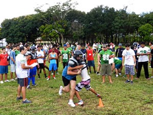 Peneirada do Cuiabá Arsenal atrai 100 atletas no campo de futebol da UFMT (Foto: Assessoria)