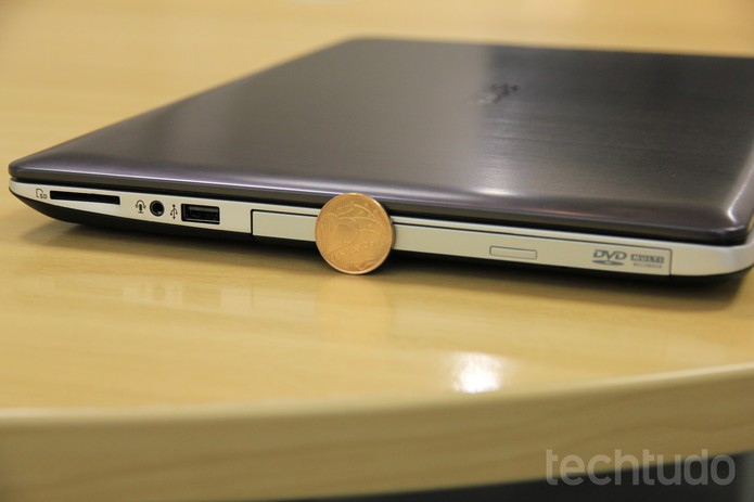 Conectividade do modelo Vivobook, da Asus (Foto: Larissa Ferrari/TechTudo) Conectividade do modelo Vivobook, da Asus (Foto: Larissa Ferrari/TechTudo)