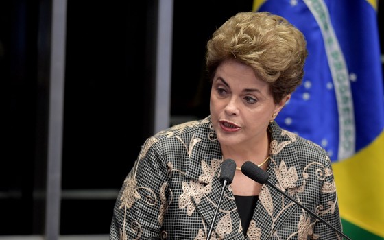 A presidente afastada Dilma Rousseff apresenta sua defesa contra o impeachment no Senado na manhã desta segunda-feira (29) (Foto: EVARISTO SA / AFP)
