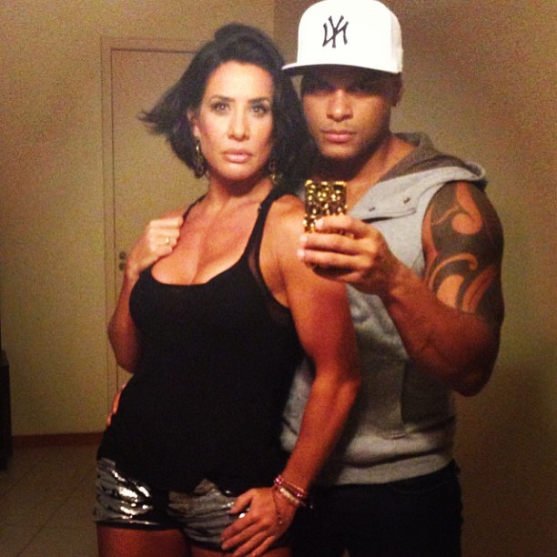 Sheila Carvalho posta foto com marido (Foto: Instagram / Reprodução)