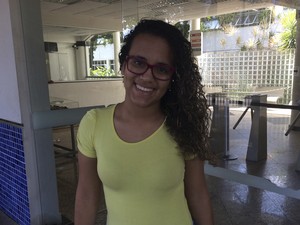 Agnes Santos, de 18 anos: "Eu achei as questões de Ciências Naturais mais difíceis. Mas, no geral, a prova foi tranquila. Saí logo porque sou impaciente" (Foto: Victória Valadão / G1 ES)