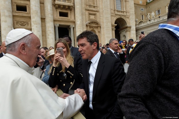 Antonio Banderas e o Papa Francisco (Foto: Reuters)