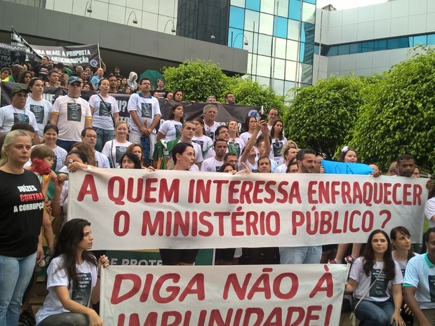 Magistrados fazem protesto em frente ao Tribunal de Justiça do ES (Foto: Viviane Machado/ G1)
