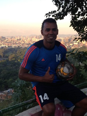 Bartolo, jogador do Kasma Club, do Kuwait, nascido na Mangueira (Foto: Flávio Dilascio) Bartolo, jogador do Kasma Club, do Kuwait, nascido na Mangueira (Foto: Flávio Dilascio)