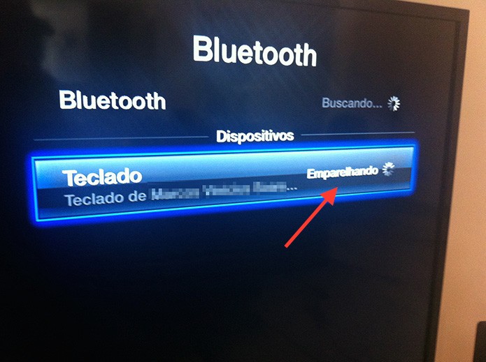 Aguardando o pareamento do teclado Bluetooth com a Apple TV (Foto: Marvin Costa/TechTudo)