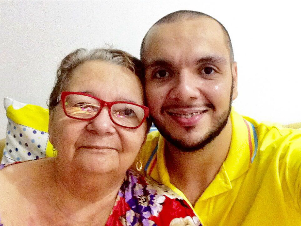 Breno e a mãe, Maria Amélia Neves Alves, que faleceu por problemas cardíacos (Foto: Arquivo Pessoal/Breno Zamar)