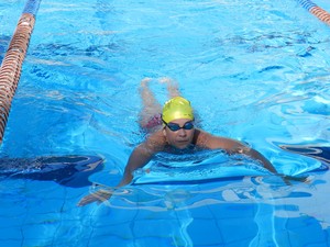 Verônica Almeida para-atleta de natação do Praia Clube em Uberlândia (Foto: Caroline Aleixo)