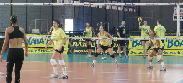 Praia Clube em treino de preparação para a Superliga 2012 (Foto: Caroline Aleixo/GLOBOESPORTE.COM)