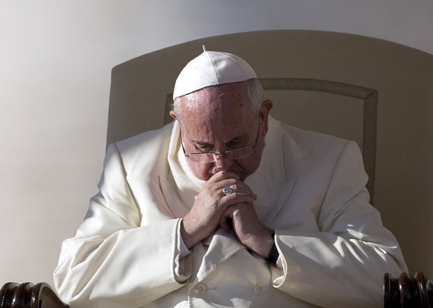 O Papa Francisco durante a audiência desta quarta-feira (11) na Praça de São Pedro, no Vaticano (Foto: AP)