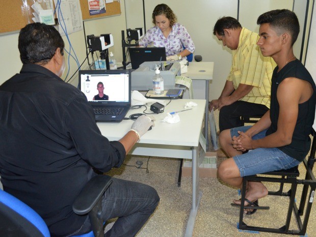 A expectativa no Cartório Eleitoral é que a demanda aumente de 30 para 90 solicitações de primeiro título por dia. (Foto: Magda Oliveira)