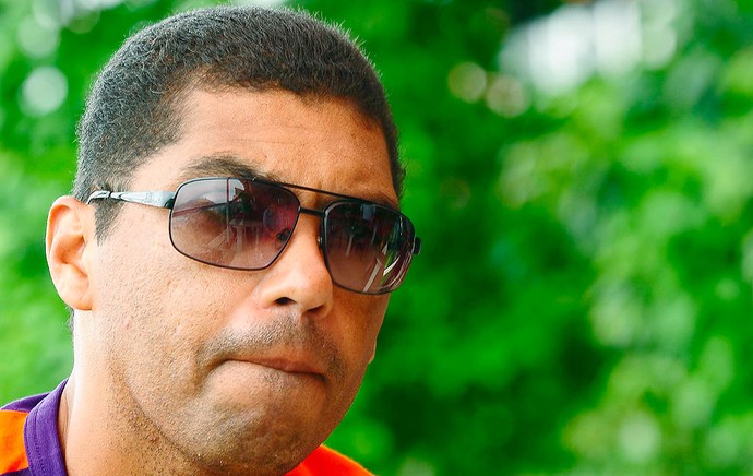 Narciso durante entrevista (Foto: Marcos Ribolli / GLOBOESPORTE.COM)