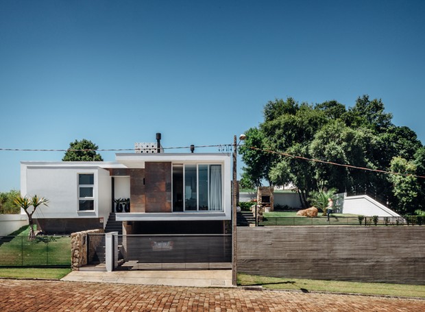 Fachada de casa preta: exemplos da tendência no design de