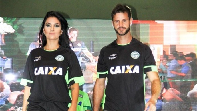 Goiás lança novo uniforme (Foto: Rosiron Rodrigues / Goiás E.C.)